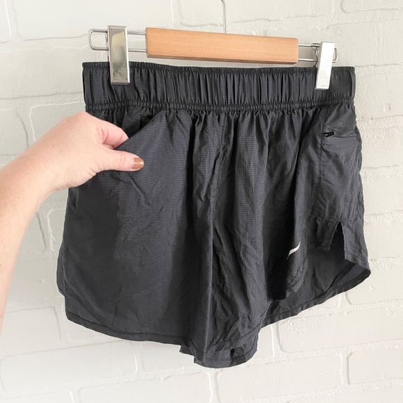 Nike Women’s Shorts Running Training Sporty Pocket Breathable Lightweight Sz M - Picture 6 of 16